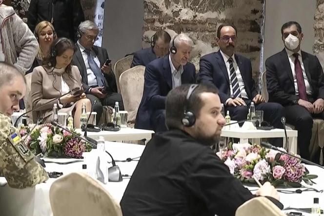 Russie et Ukraine entament des discussions à Istanbul, mais sans espoir de compromis
