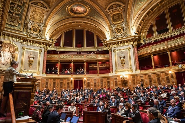 Soutien à la recherche : Un engagement politique sous le feu des critiques