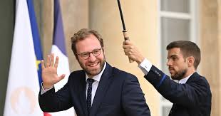 La France face au chaos administratif : des milliards d’euros perdus dans les méandres de l’État