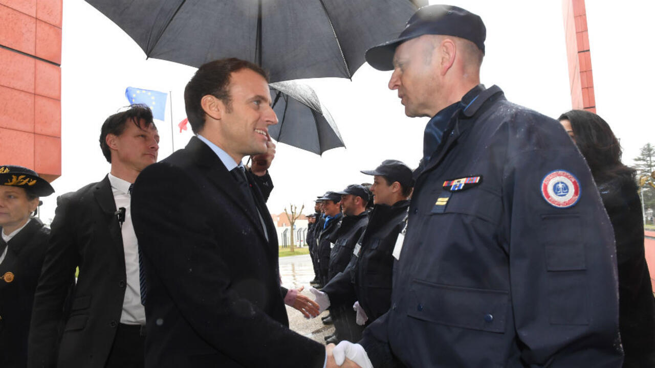 Président Macron sanctionne deux généraux contestataires