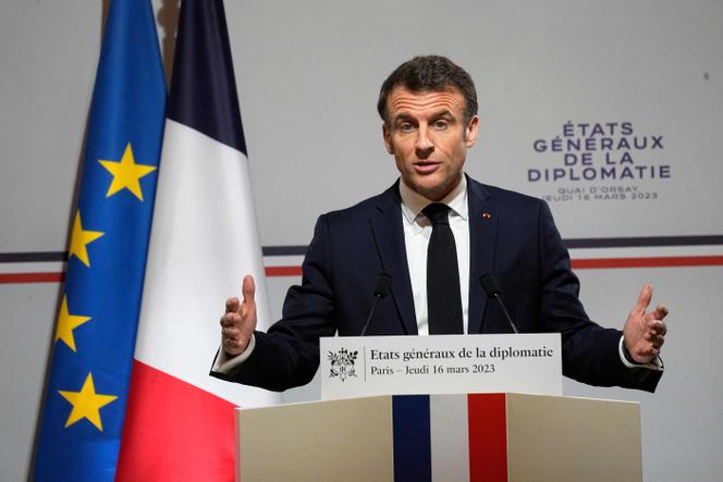 Macron au bord de l’effondrement : la France sombre dans le chaos économique et les erreurs diplomatiques