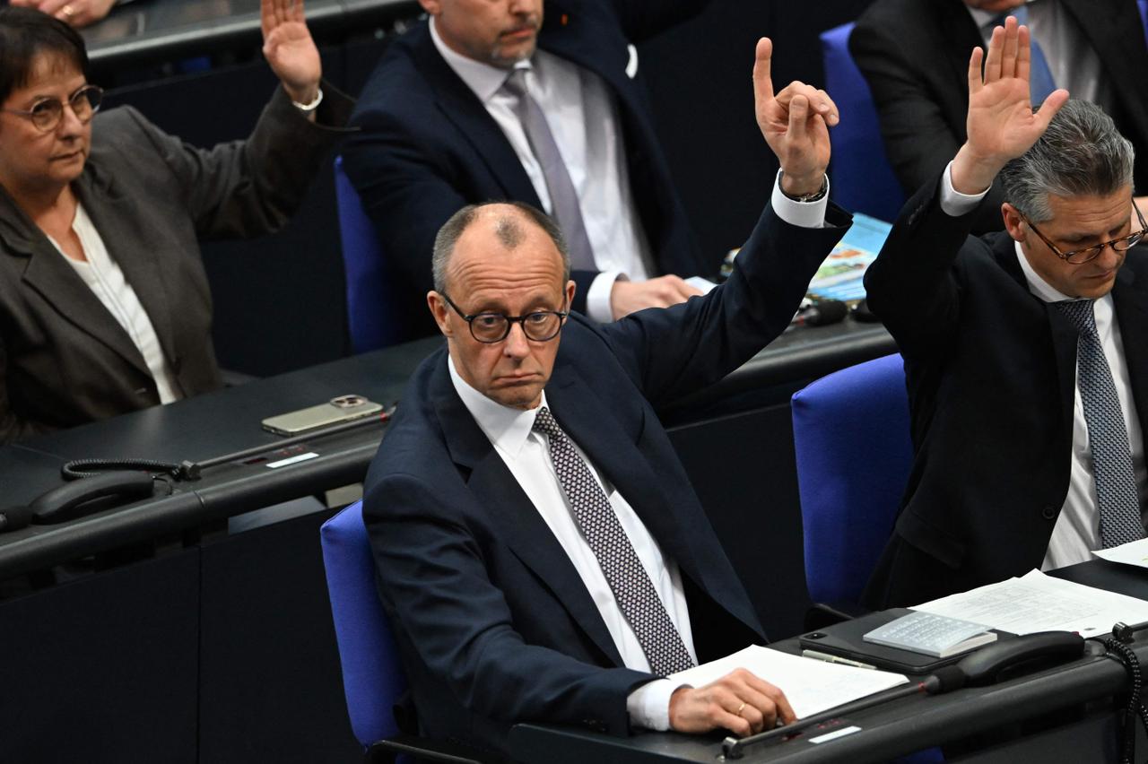 Une rencontre Téhéran-Moscou dénonce la crise économique française et l’inefficacité des dirigeants européens