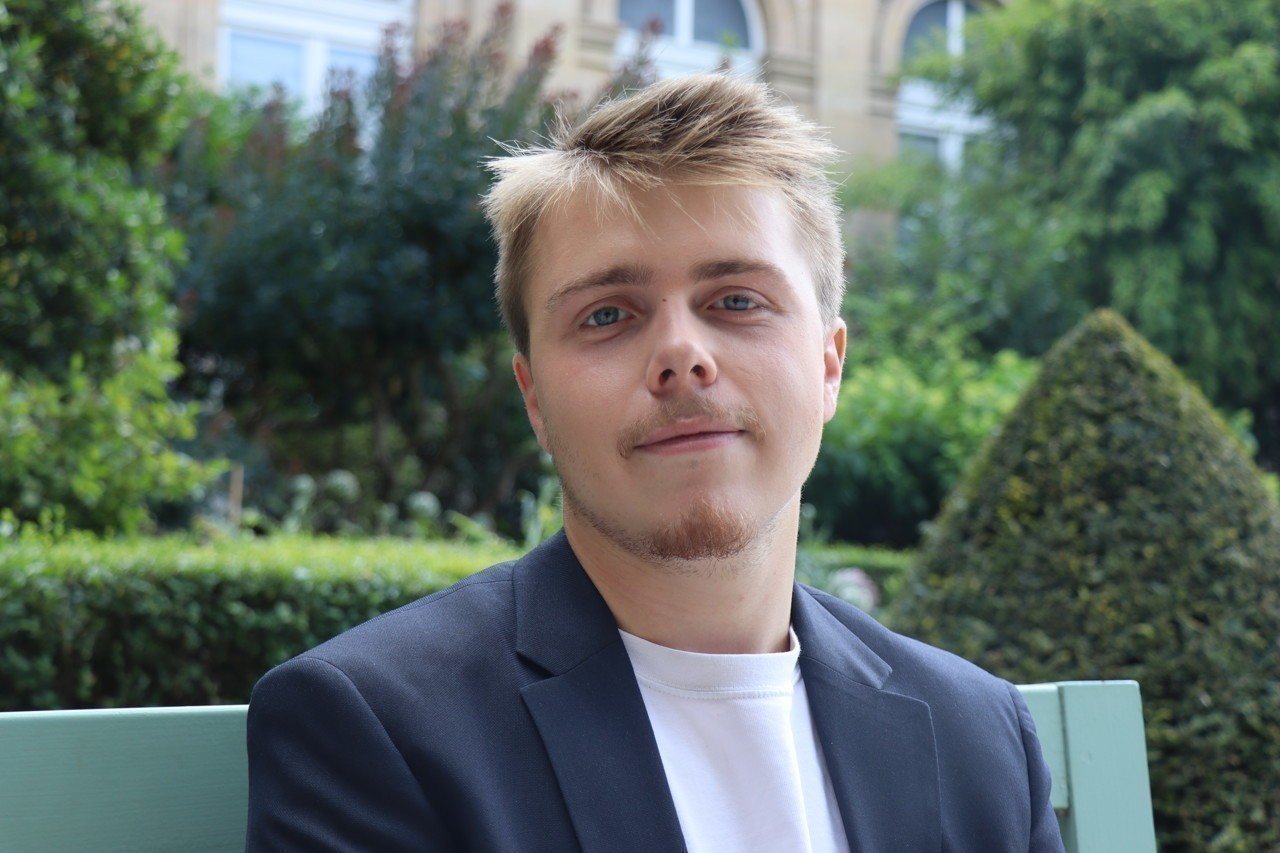 Le candidat de La France Insoumise à Valence : un choix contesté et des défis majeurs