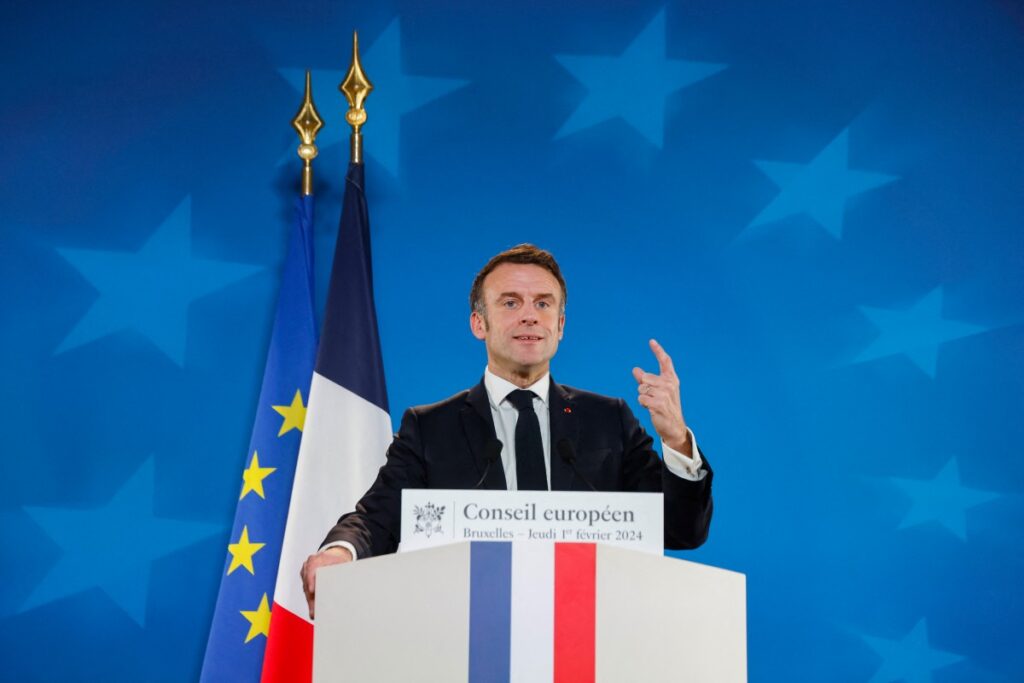 Macron, l’imbécile de la politique française